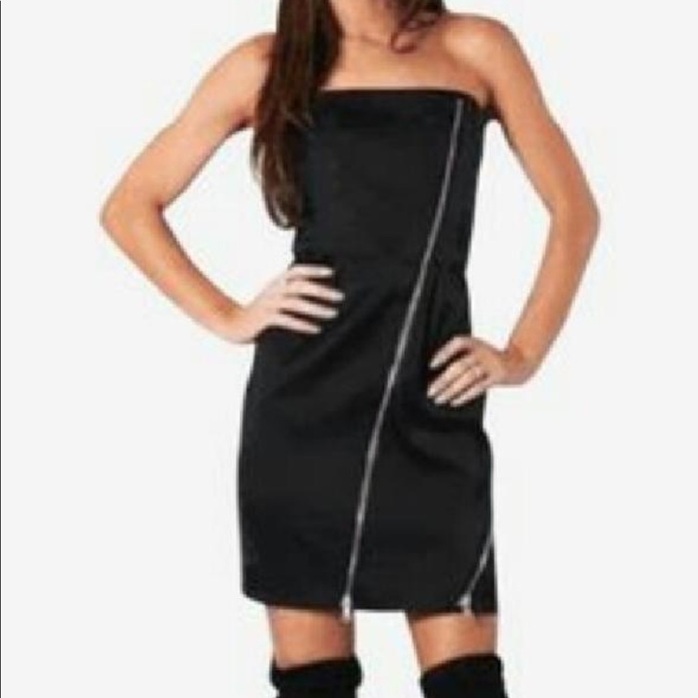 COPY - SALE Alice+Olivia black zipper dress strapless